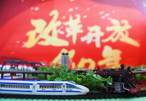 郑州肯德基影像展现场的火车沙盘
